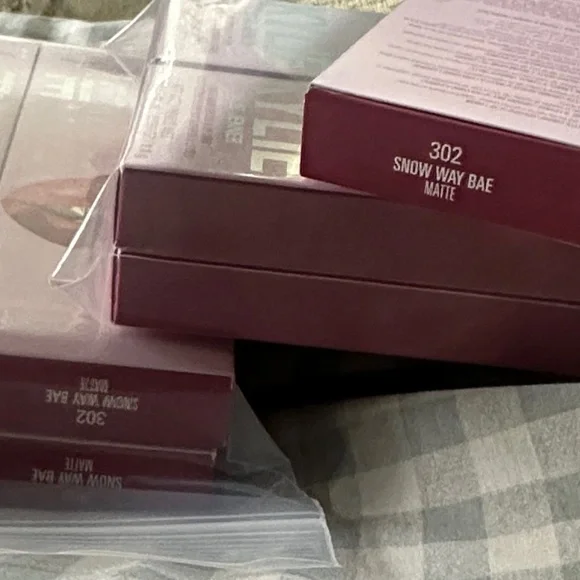 🆕💄KYLIE COSMETICS Matte Lip Kit - SNOW WAY BAE 302 Matte Liquid Lipstick liner - Picture 8 of 9